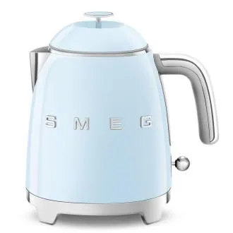 Smeg KLF05PBEU – mini czajnik elektryczny, 0,8 l / 3 filiżanki, 1400 W, styl lat 50., pastelowy niebieski Smeg KLF05PBEU – mini czajnik elektryczny, 0,8 l / 3 filiżanki, 1400 W, styl lat 50., pastelowy niebieski