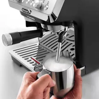 Dźwigniowy ekspres do kawy DeLonghi La Specialista Arte, 1400 W, wbudowany młynek, dysza pary MyLatte