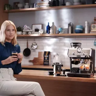 Dźwigniowy ekspres do kawy DeLonghi La Specialista Arte, 1400 W, wbudowany młynek, dysza pary MyLatte